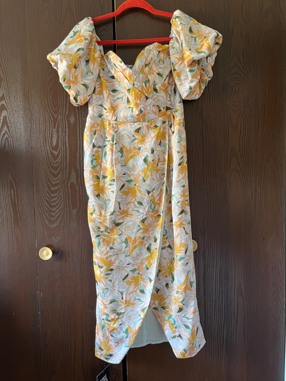 ASTR capped sleeved maxi dress. Size Large. Can be worn on the shoulders. NWT